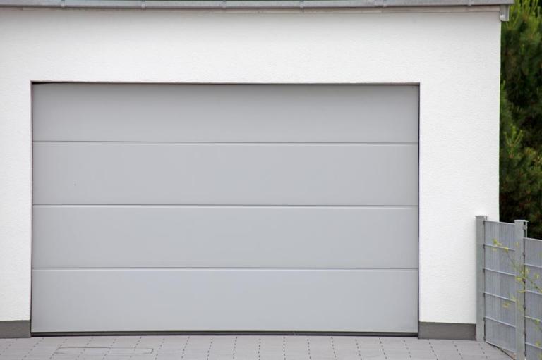 Porte de garage : bien choisir son modèle et sa motorisation